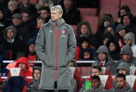 ARSENAL TROPEÇA E CAI PARA O QUARTO LUGAR EM INGLATERRA