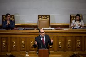 PARLAMENTO VENEZUELANO VAI DECLARAR “ABANDONO DO CARGO” PELO PRESIDENTE NICOLÁS MADURO