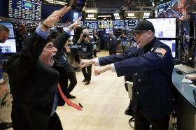 BOLSA NOVA-IORQUINA EM ALTA COM ÍNDICE DOW JONES A ULTRAPASSAR 20.000 PONTOS