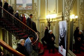 ÓBITO/SOARES: MILHARES DE PESSOAS JÁ PASSARAM NA SEDE DO PS PARA APRESENTAR CONDOLÊNCIAS