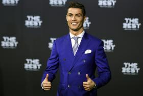 CRISTIANO RONALDO ELEITO MELHOR DO MUNDO EM 2016