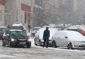 VAGA DE FRIO E TEMPESTADES MATAM E DEIXAM MILHARES SEM LUZ NA EUROPA