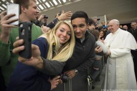 PAPA CONVIDA JOVENS A PARTICIPAREM NO PRÓXIMO SÍNODO EM OUTUBRO DE 2018