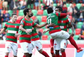 MARÍTIMO VENCE PAÇOS FERREIRA E SOBE PROVISORIAMENTE AO SEXTO LUGAR