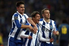 FC PORTO VENCE MOREIRENSE E FICA A QUATRO PONTOS DO LÍDER BENFICA