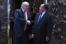 TRUMP HOMENAGEIA MARTIN LUTHER KING APÓS ATACAR OUTRA  FIGURA DOS DIREITOS CIVIS