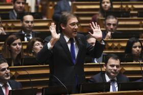 PASSOS ACUSA PM DE ASSINAR CONCERTAÇÃO SEM APOIO, COSTA DIZ QUE “CAMBALHOTA” FOI DO PSD