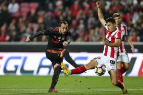 BENFICA APURA-SE PARA AS ‘MEIAS’ DA TAÇA DE PORTUGAL COM GOLEADA SOBRE LEIXÕES