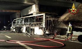 DEZASSEIS MORTOS EM ACIDENTE DE AUTOCARRO EM ITÁLIA — NOVO BALANÇO