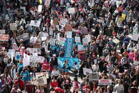 EUA: MAIS DE MEIO MILHÃO NA ‘MARCHA DAS MULHERES’ DE LOS ANGELES – POLÍCIA