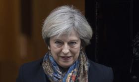 PRIMEIRA-MINISTRA BRITÂNICA ALERTA ESTADOS UNIDOS CONTRA VLADIMIR PUTIN