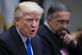 TRUMP DIZ QUE VAI REDUZIR NORMAS AMBIENTAIS E IMPOSTOS PARA ATRAIR FÁBRICAS