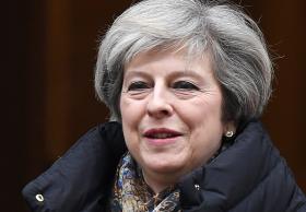 TRUMP RECEBE PM BRITÂNICA PARA PRIMEIRO ENCONTRO COM UM DIRIGENTE ESTRANGEIRO