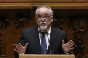 VIEIRA DA SILVA ACUSA PSD DE SE ATOLAR NUM LAMAÇAL DE CONTRADIÇÕES NO CASO DA TSU