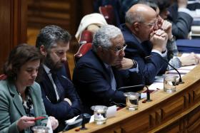 ANTÓNIO COSTA ACUSA PSD DE TER DEMONSTRADO IRRELEVÂNCIA E DE NADA CONTAR PARA O PAÍS