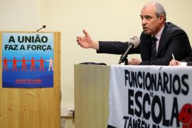 FNE DEFENDE QUE AS ESCOLAS PRECISAM NO MÍNIMO DE MAIS 2.000 FUNCIONÁRIOS