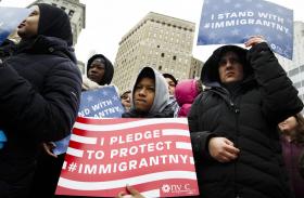ASSOCIAÇÕES DE DIREITOS HUMANOS PROCESSAM TRUMP POR CAUSA DE DECRETO ANTI-REFUGIADOS