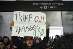 DEZASSEIS PROCURADORES-GERAIS DOS ESTADOS UNIDOS CONDENAM DECRETO ANTI-IMIGRAÇÃO DE TRUMP