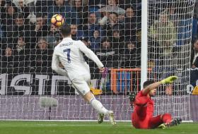 CRISTIANO RONALDO MARCA NA VITÓRIA DO REAL MADRID, QUE DILATA VANTAGEM NA FRENTE