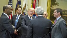 PARLAMENTO BRITÂNICO DEBATE PETIÇÃO CONTRA VISITA DE ESTADO DE TRUMP A 20 DE FEVEREIRO