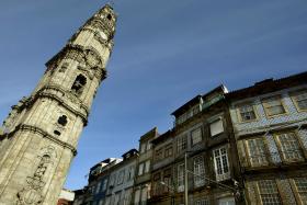 INCÊNDIO NA BAIXA DO PORTO PROVOCA QUATRO FERIDOS MAS JÁ ESTÁ EXTINTO