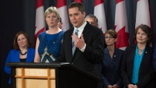 O deputado conservador, Andrew Scheer, durante uma conferência de imprensa, em Otava, para anunciar que iria concorrer à liderança do partido (Adrian Wyld / THE CANADIAN PRESS)
