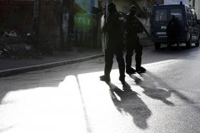 POLÍCIA E MORADORES TROCAM ACUSAÇÕES SOBRE AGRESSÕES DURANTE DESPEJO EM BAIRRO DA AMADORA