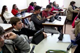 PSD DIZ QUE ESCOLA PÚBLICA É PROPRIEDADE PRIVADA DO PS, PCP E BE