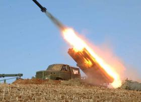 COREIA DO NORTE LANÇA MÍSSIL EM DIREÇÃO AO MAR DO JAPÃO