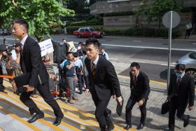POLÍCIAS DE HONG KONG CONDENADOS POR AGRESSÃO EM 2014 A MANIFESTANTE PRÓ-DEMOCRACIA