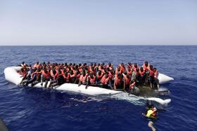 FORÇA AÉREA PORTUGUESA AJUDOU A RESGATAR 1134 PESSOAS NO MAR MEDITERRÂNEO EM 2016