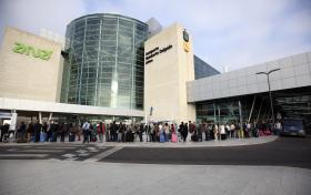 TRABALHADORES DA LIMPEZA NO AEROPORTO DE LISBOA EM GREVE HOJE POR MELHORES SALÁRIOS