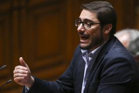 CGD: PCP ACUSA PSD E CDS DE QUEREM “DESTRUIR CAIXA” E DIZ QUE SE MANTÊM PROBLEMAS LEGAIS