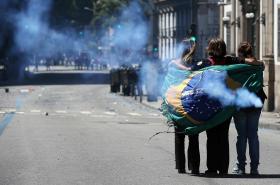 CONFRONTOS VIOLENTOS ENTRE POLÍCIA E MANIFESTANTES NO CENTRO DO RIO DE JANEIRO