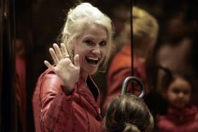 CONSELHEIRA TRUMP APELA A PARTIR DA CASA BRANCA À COMPRA PRODUTOS DA FILHA DESTE