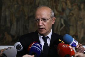 GOVERNO PORTUGUÊS AFASTA REVISÃO DO ACORDO ORTOGRÁFICO