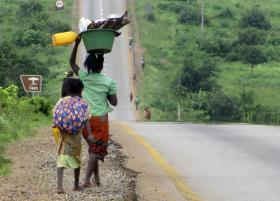 MILHARES DE PESSOAS REGRESSAM A CASA CONFIANTES NO FIM DO CONFLITO EM MOÇAMBIQUE