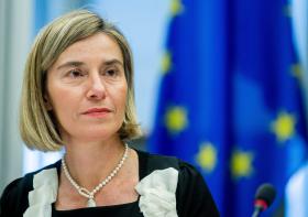 MOGHERINI QUER “COOPERAÇÃO INTELIGENTE” ENTRE ESTADOS-MEMBROS EM DEFESA