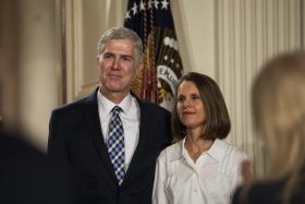 TRUMP NOMEIA JUIZ NEIL GORSUCH PARA O SUPREMO TRIBUNAL DOS EUA