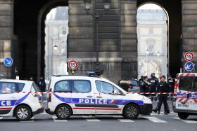 QUATRO PESSOAS SUSPEITAS DE PREPARAR ATENTADO FORAM DETIDAS EM FRANÇA
