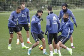 ZIDANE DEFENDE PERMANÊNCIA DE PEPE NO REAL MADRID, MAS NÃO AFASTA SAÍDA