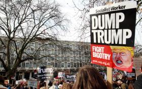 MILHARES DE PESSOAS EM NOVA MANIFESTAÇÃO ANTI-TRUMP EM LONDRES