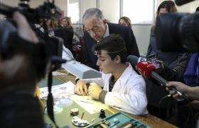 MARCELO HOMENAGEIA CASA PIA COM VISITA AO COLÉGIO QUE EXPORTA RELOJOEIROS PARA A SUÍÇA