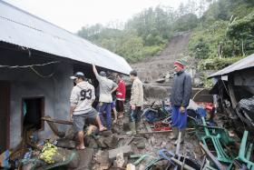 DESLIZAMENTOS DE TERRAS EM BALI FIZERAM 12 MORTOS, INCLUINDO CRIANÇAS