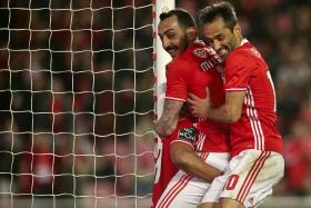 BENFICA VENCE AROUCA E AUMENTA PROVISORIAMENTE VANTAGEM SOBRE O FC PORTO