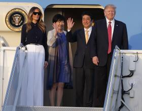 TRUMP E ABE JOGAM “RELAXANTE E PRODUTIVA” PARTIDA DE GOLFE NA FLORIDA