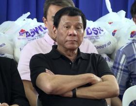 SENADOR ACUSA PRESIDENTE DAS FILIPINAS DE TER 48 ME EM CONTAS NÃO DECLARADAS