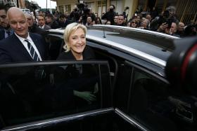 MARINE LE PEN NEGA TER RECONHECIDO EMPREGO FICTÍCIO NO PARLAMENTO EUROPEU