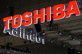 TOSHIBA ‘AFUNDA’ EM BOLSA DEVIDO A PREJUÍZOS E DEMISSÃO DE PRESIDENTE