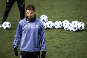 CRISTIANO RONALDO VOLTA A TREINAR NA VÉSPERA DE REAL MADRID RECEBER NÁPOLES